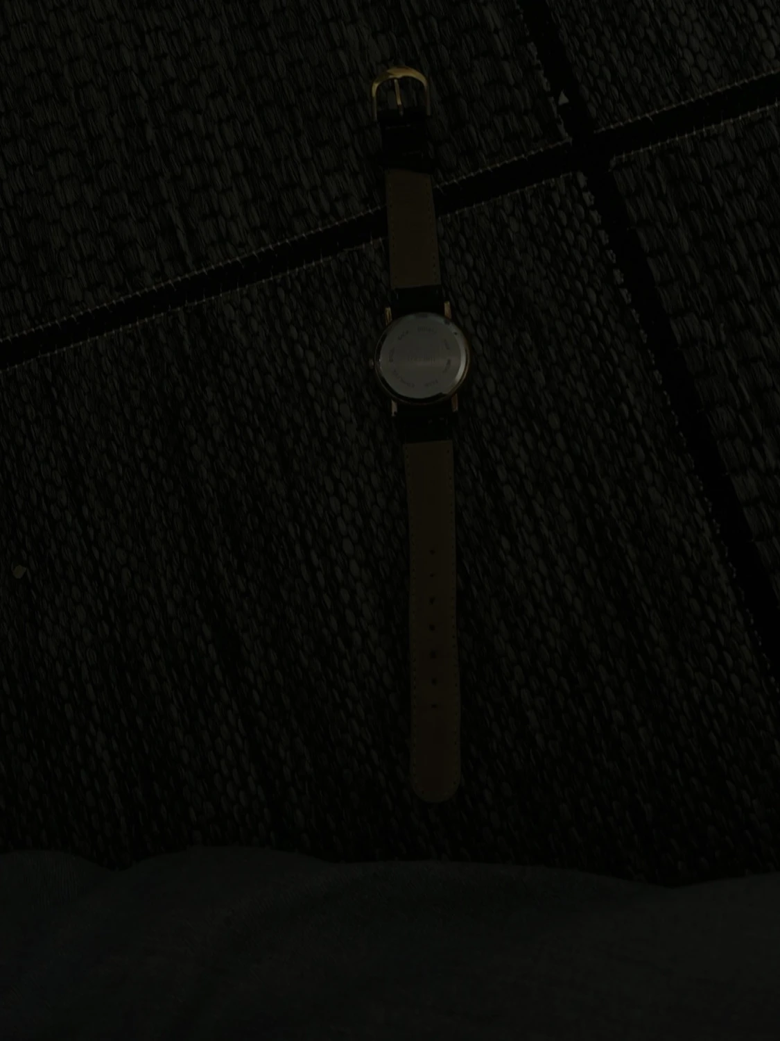 More time Quartz Guldfärgad klocka med svart läderband - 2