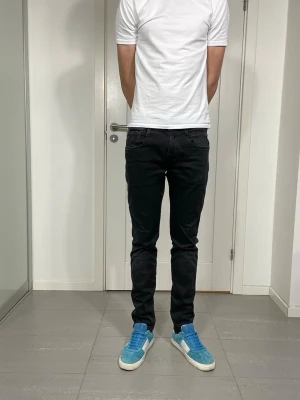 Replay Anbass Jeans  - Säljer nu dessa Replay Anbass Jeans, W31 o L34, skriv för fler bilder/frågor🙌🏼