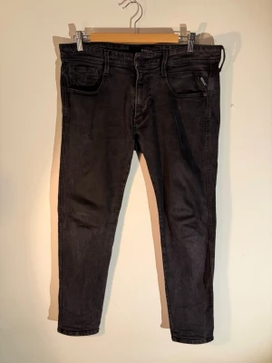 Replay anbass - Svarta Replay Anbass, storlek 32/32 i mycket bra skick