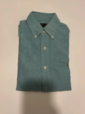 Ralph lauren skjorta! - Skit snygg och stilig Ralph lauren skjorta till salu, skjortan är i fint skick med inga defekter!😊⛰️