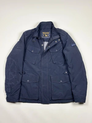 Woolrich Field Jacket - Woolrich Field Jacket | Modell: Field Jacket | Skick: Fint | Nypris: 6999 kr | Storlek: L | Hör av dig vid minsta fundering 📦