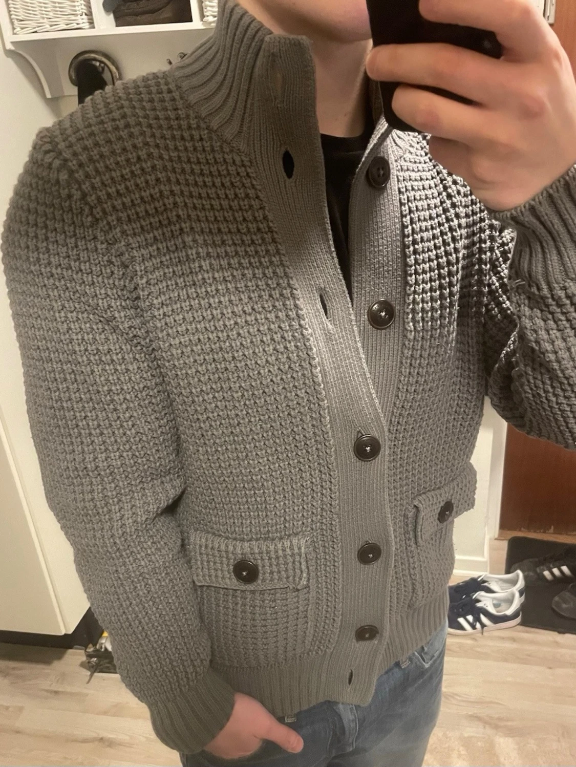 Grå stickad cardigan