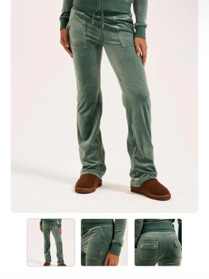 Juicy couture set med färgen mörk grön - Juicy couture set med färgen mörk grön. Tyvärr är setet för liten för mig drf säljs. Köpte för 2500kr från Juicy butiken.  Då det finns 2 små prickar vid fickan och en prick vid knä, man kan se på sjätte bilden har zoomat in. Byxorna är i strl Xs och tröjan är i strl S 