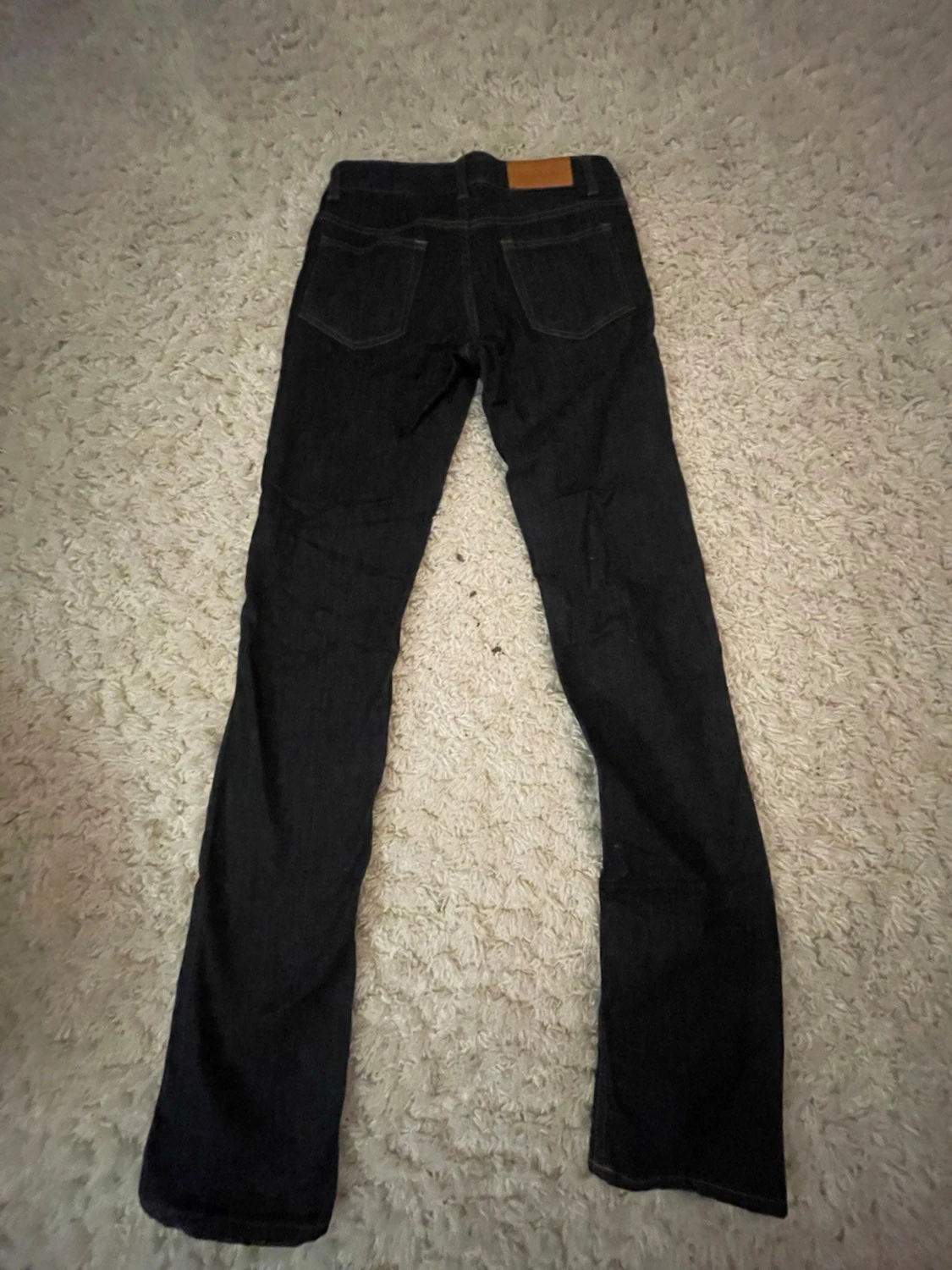 Mörkblå raka jeans från Acne - 2