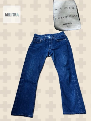 Vintage Levi’s (555) Straight/bootcut 32,34 -  (W32,L34)Denim Levi’s from 2001 incredbible denim straight fit with a medium leg opening creating that bootcut feel. This is an incredible denim pair with almost no wear for being 25 years old. A grail. Message me if you have any questions