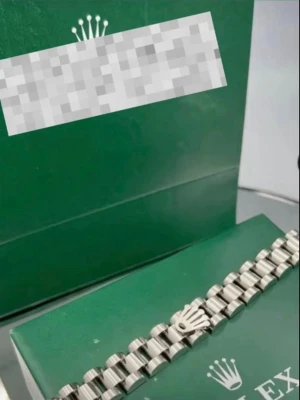 R0lex  länkarmband - Snyggt länkarmband har 6 stycken i lager om man vill ha mer än 1 och då får man rabbat ses tå mer man köper