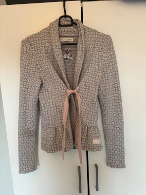 Grå kavaj - Grå kavaj från Odd Molly i storlek XS, fint skick. 🌸🩷 ▪️ TikTok - Ginise ✨ 