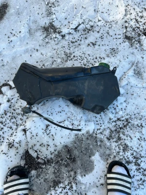 Bensin tank till Derbi 7liter - Säljer nu min bensin tank till Derbi Senda storlek 7 liter 