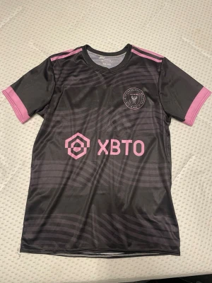 Inter Miami svart matchtröja S - För mer information eller bilder så är det bara o skriva