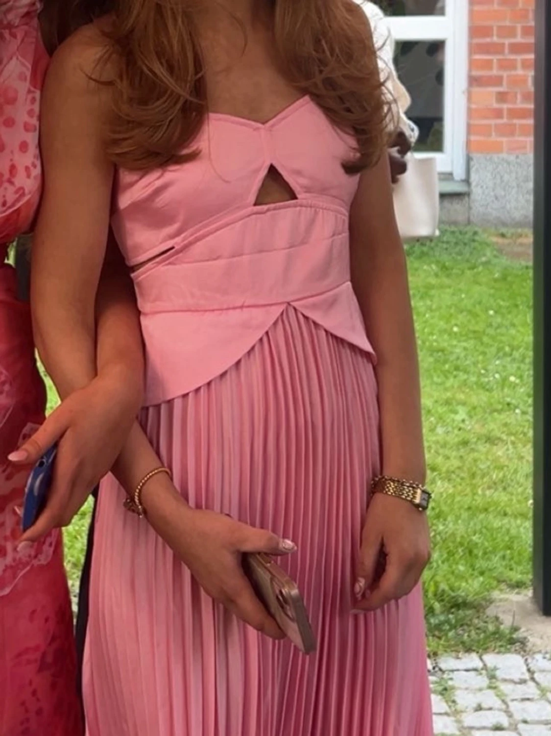 Lång rosa plisserad klänning - 1