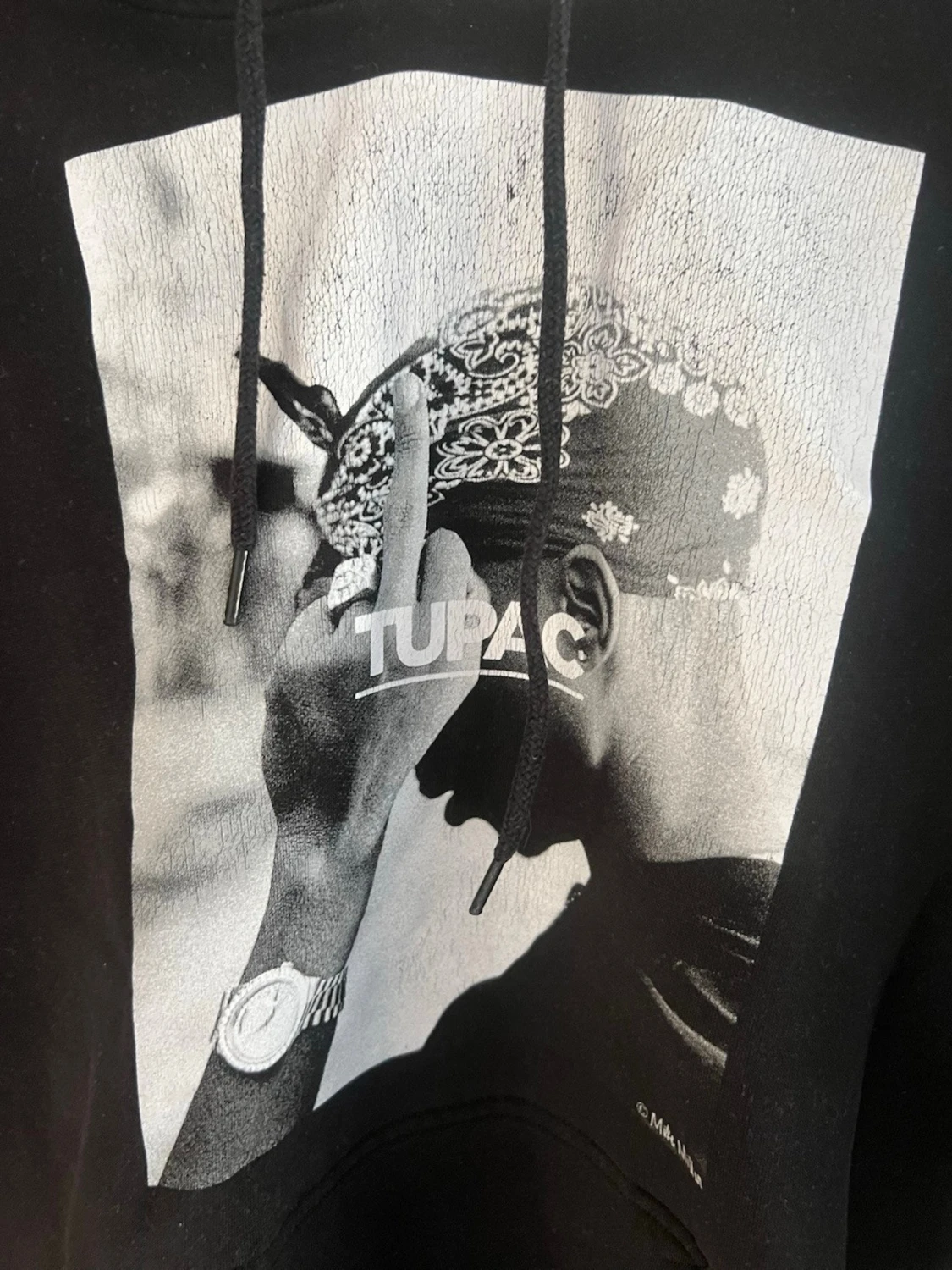 Svart hoodie interaction Tupac-tryck - 1