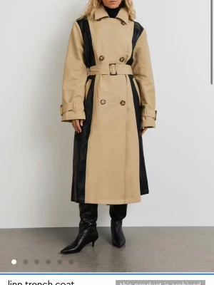 Hobnob x Gina tricot trenchcoat - Snygg trenchcoat ifrån Gina Tricot x hojnob, nypris 1500! Säljs ej längre!🥰