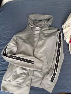Nike  - Nike tracksuit storlek S/M  