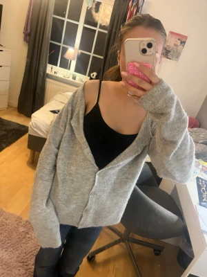 Ljusgrå kofta - Den är för stor på mig