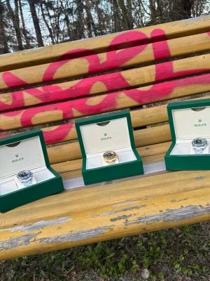 Herr klocka  - Helt ny och oanvända klocka med automatiskt rörelse. Klockan har korrekt vikt och är tillverkad i samma högkvalitiva stål. Tveka inte att höra av er vid frågor eller bilder. Endast klockan ingår i priset. Om ni är intresserade av box eller box tillsammans med certifikat, vänligen kontakta oss så kan vi diskutera ett pris. 