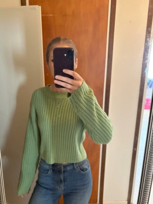 Stickad tröja  - Kommer inte till användning 