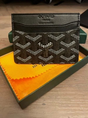 Go- plånbok - Hej, säljer ett helt nytt svart plånbok, oanvänd och passar alla