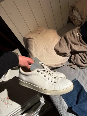 Lanvin skor - Snygga vita lanvins  | Kanon skick | Modellen på bilden är 182 och väger 70 kg | P117