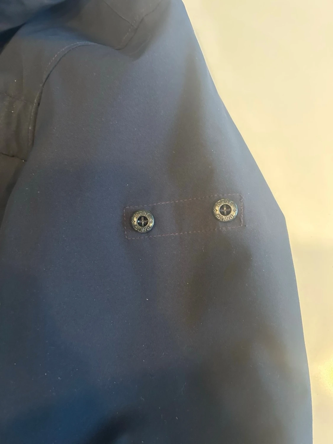 Svart vindjacka med huva från Wesc - 1