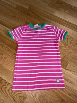 Topp KAXS - Topp från KAXS (Kappahl) i storlek 122/128.  I nyskick.  100% bomull.