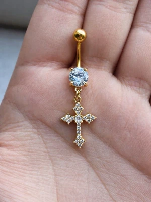 ⚜️NY Oanvänd navelpiercing i 316L Kirurgiskt Stål⚜️ - 🔥 ERBJUDANDE: Få 30% rabatt när du köper 2 valfria piercingar! 🔥  Passa på att fynda och uppdatera din smyckessamling 💖 Skicka ett meddelande vid intresse eller frågor!