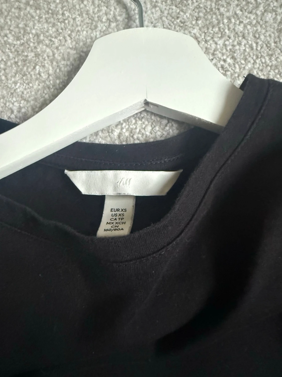 Svart topp med puffärmar från H&M - 2