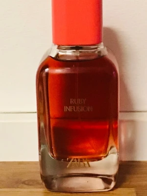 Zara Ruby Infusion parfym - Ruby Infusion från Zara nästan full