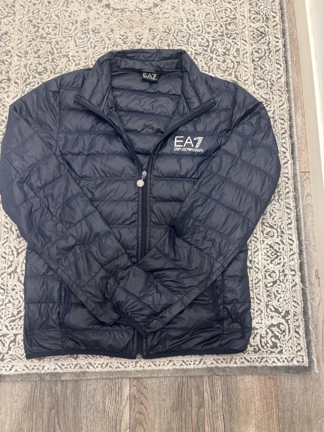 Svart dunjacka från EA7 Emporio Armani