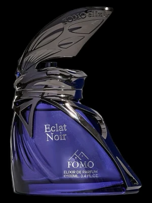 FOMO Eclat Noir Elixir de Parfum - FOMO Eclat Noir Elixir de Parfum är en doft med toppnoter av angelica, päron och rosépeppar. Mellannoterna består av jasmin och kummin. Basnoterna inkluderar angelica, vanilj och cederträ.  Se bild 3 för kvarstående mängd, 100ml från början.  Samfraktar gärna! Säljer mer parfymer så kika gärna på mina andra annonser  Tveka inte att ställa frågor!
