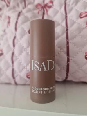 Isadora contour stick - Isadora contour stick i färgen Dark Almond. Använd några gånger.