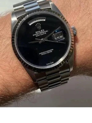 Herr klocka  - Mycket fin klocka, enkel pris, allt funkar som den ska, skriv om frågor 😊