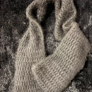 Svart halsduk-DonDonna - Svart halsduk från DonDonna. Använt fåtal gånger.