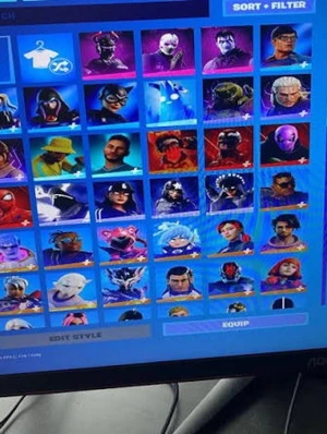 Fortnite konto  - Säljer ett Fortnite-konto med massor av unika och sällsynta skins från olika säsonger. Perfekt för dig som vill ha ett brett urval av karaktärer och outfits. Kontot ger dig tillgång till exklusiva kosmetiska föremål och stilar. Digital produkt, levereras online.