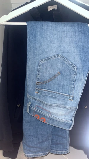 Dondup George Jeans - Dondup George Jeans i storlek w33 | Köpta i Göteborg på NK för ca ≈ 3500kr | Ny skick | Säljs för 700kr | 