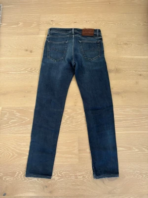 Jacob cohën jeans - Säljer dessa riktigt schyssta Jacob cohën jeansen i modellen nick slim, storlek 34!    De är i riktigt bra skick, inge defekter finns! Kom gärna med prisförslag och frågor😊