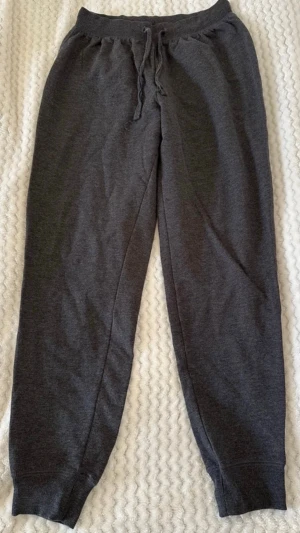 Mjukis byxor - Köpta på H&M i storlek XS. 60% bomull 40% polyester, knappt använts. 🩷🩷🩷