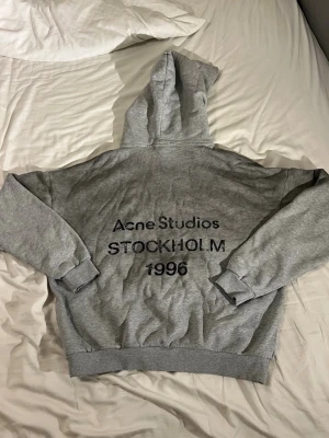 Helt ny Acne Studios hoodie - Helt ny Acne studios Hoodie, skriv för mer info. True to size. 
