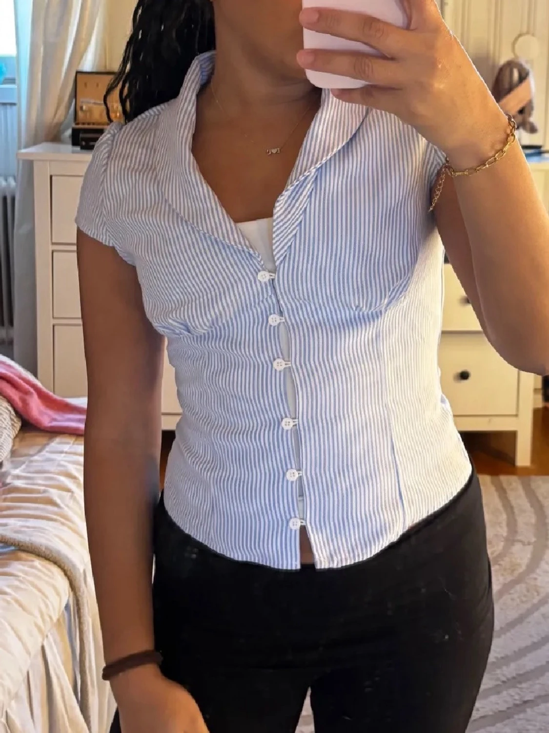 Randig blåvit blus med knappar