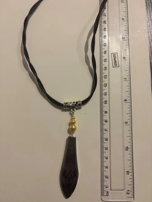 Silvrigt halsband med gula pärlor - Gjort från gamla bestick, nickelfri