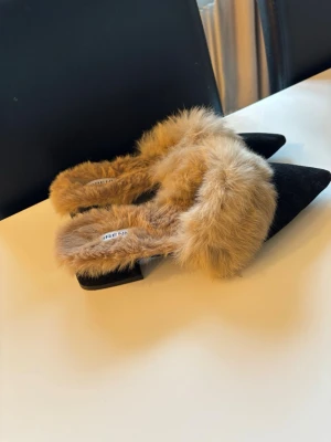Svarta skor  - Svarta fluffiga skor, endast testade 🌻 ▪️ TikTok- Ginise   