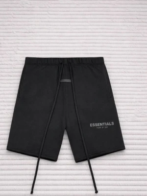 Essentials shorts  - Hej. säljer ett par oanvända essentials shorts. Storlek M. skriv för mer detaljerade bilder