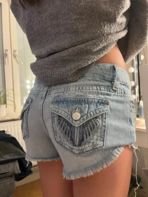 Jeans shorts  - ett par helt nya jeans shorts från gina, lågmidjade o fina men kmr ej t användning pga storleken, passar i Xs!!🫶🏼