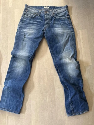 Pepe jeans  - Säljer ett par fina Pepe jeans med en bra tvätt dom är i storlek 32/32 och är förkortade till min längd vilket jag är 176 cm 69kg