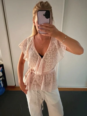 Ljusrosa blus  - Somrig rosa blus från Shein i storlek S💞
