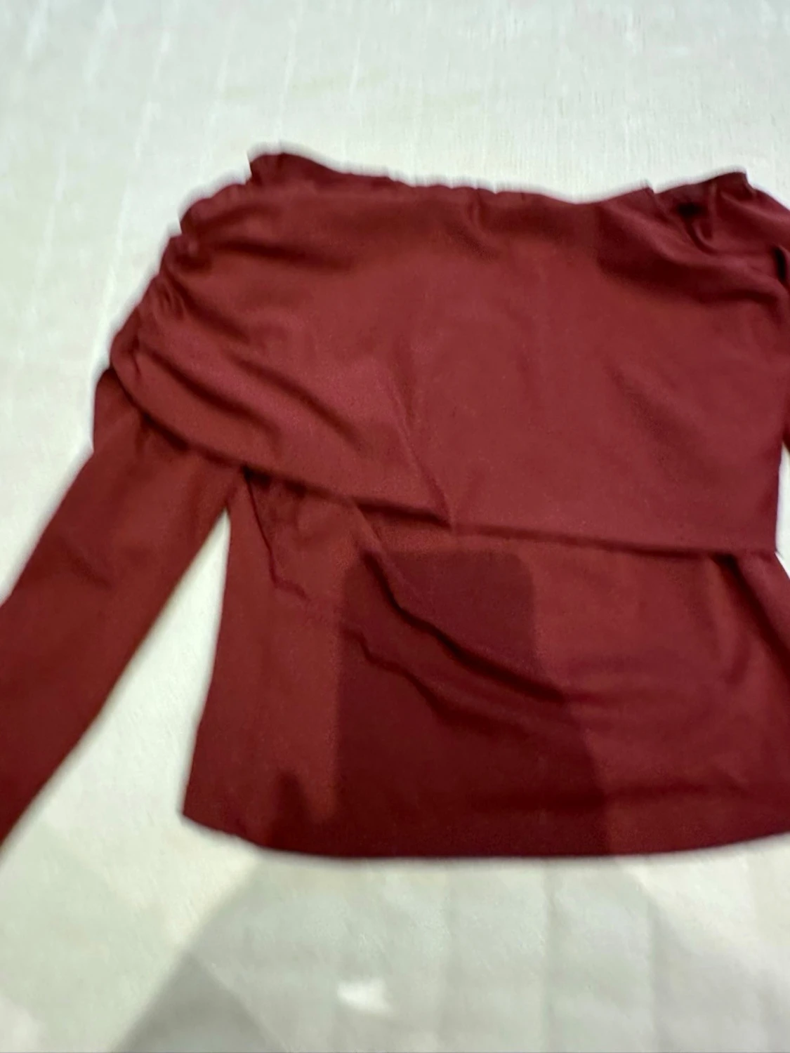 Vinröd offshoulder topp - 1