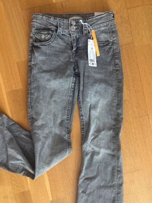 Gina jeans - fina jeans från gina tricot, helt nya lappar kvar 