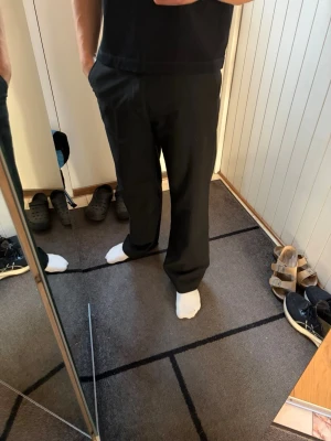 Hope wind trouser kostymbyxor - Säljer mina älskade hope wind trouser kostymbyxor då dem har fått hål i skrevet. Säljer till någon som vill pyssla om dem. Nypris är 2300 och rekommenderar dessa starkt!!