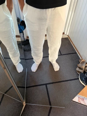 100% Linné byxa från Weekday - Inga skador.