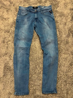 Replay Anbass Jeans - Replay Anbass Jeans i mycket bra skick! 👏 | Storlek W34 L34 📏 | Vid frågor är det bara att skriva ✍️ | Frakt inom 48h 📦