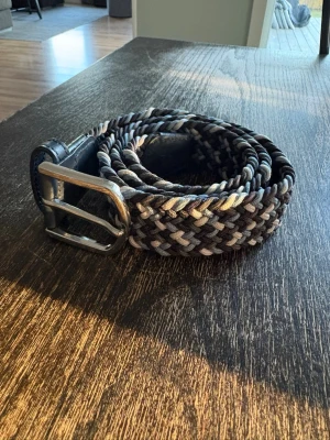 Flätat bälte - Lite schysstare flätat bälte i mycket bra skick! 100cm långt